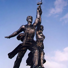 скульптура Веры Мухиной «Союз труда и капитала»